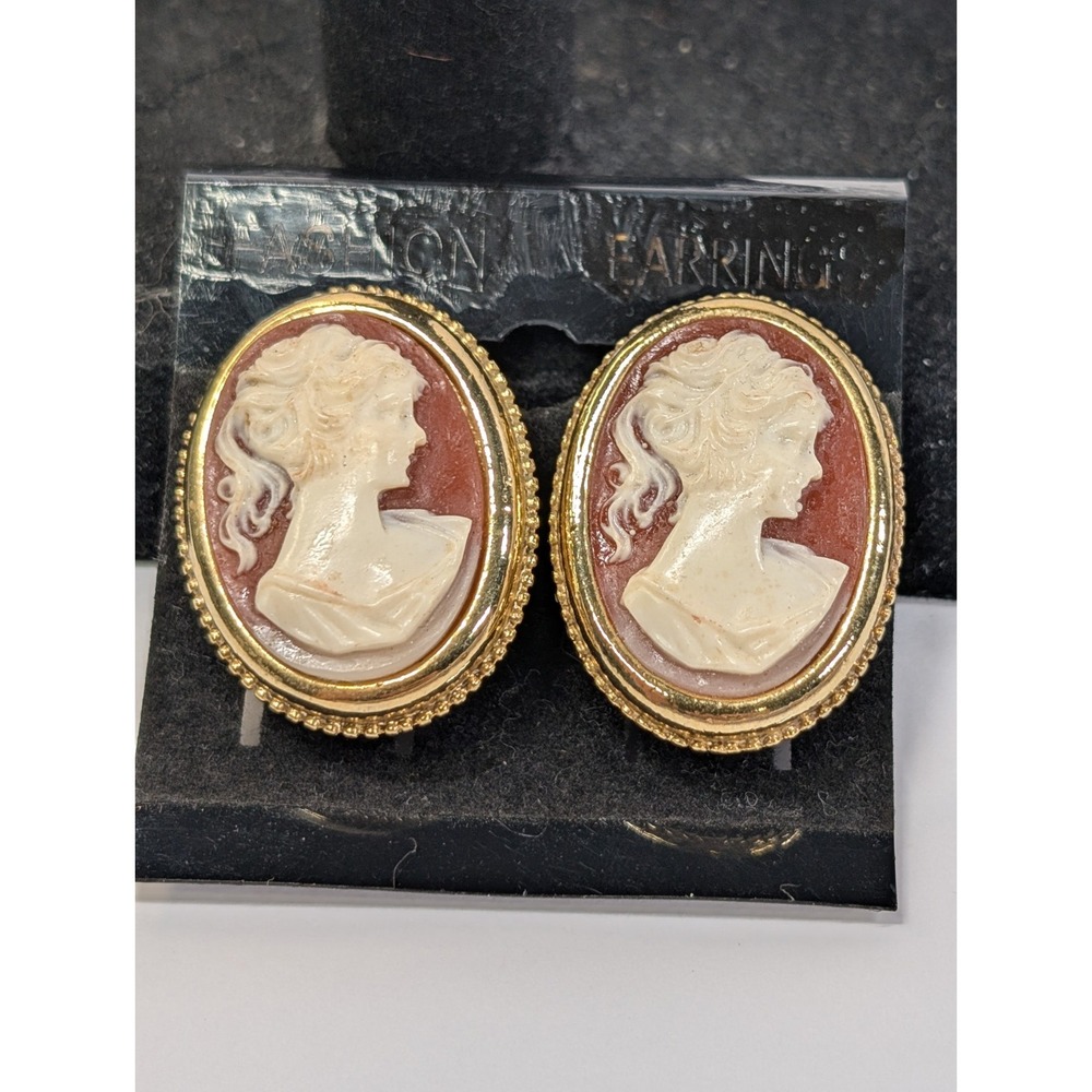 Cameo Ponytail Clip-On Earrings Goldtone Pristine Condition
